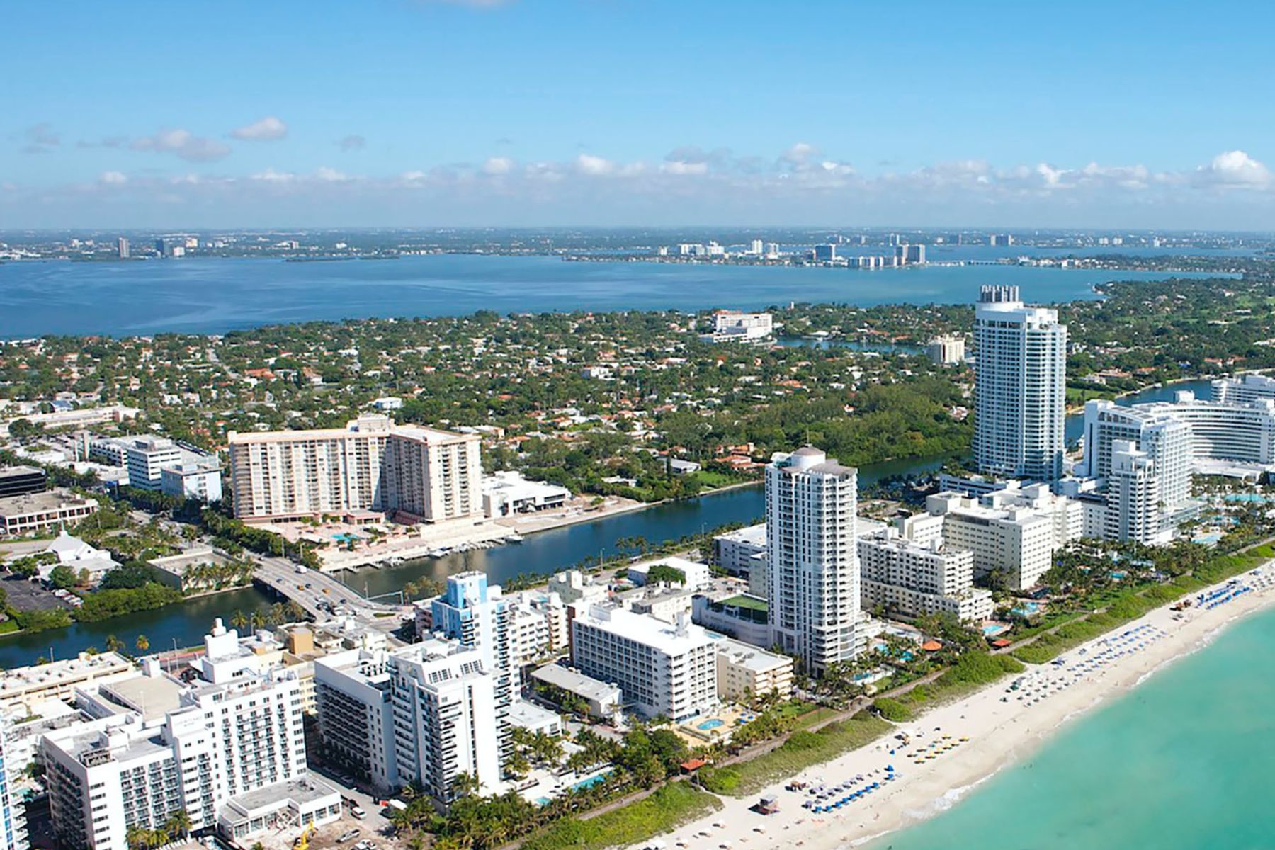 Beautiful view of buildings surrounded by sea.